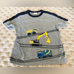 Hanna Andersson super cute boys shirt sleeve construction t- shirt 🚜